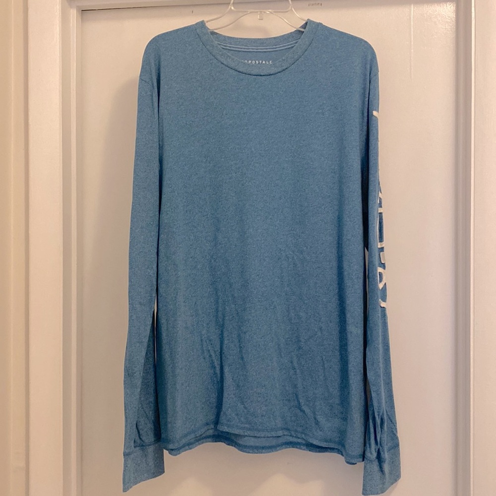 Aeropostale long sleeve T-shirt.